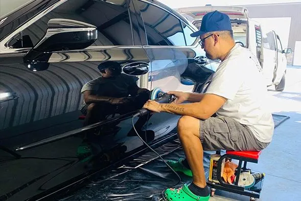 turbo-mobile-detailing-supporting-01-1920w A professional correcting a car's paint